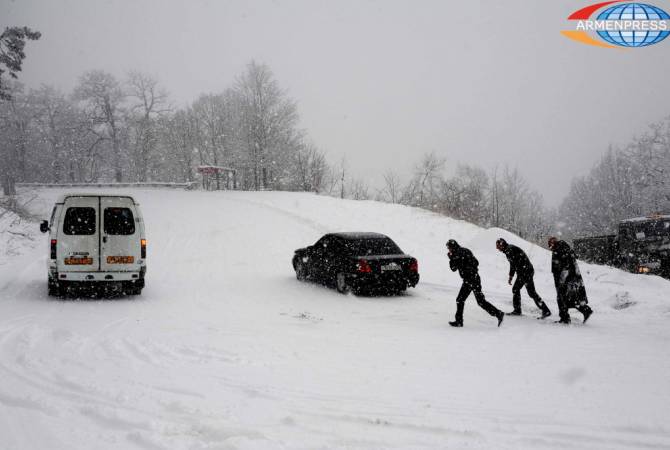 Road condition update: Snowfalls, clear ice on several highways 