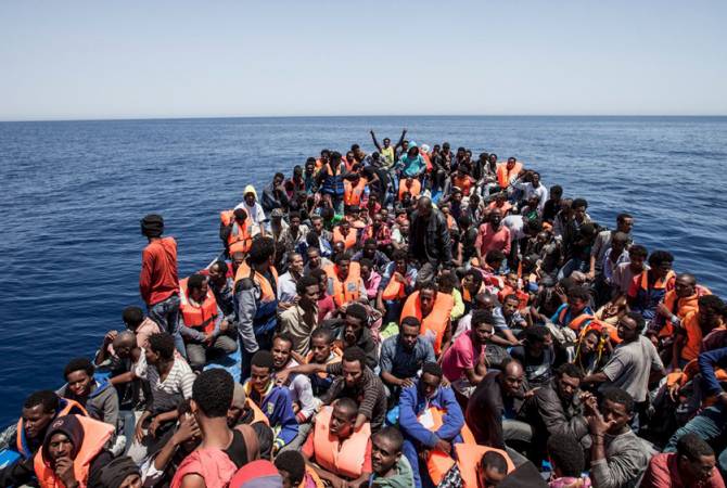 Поток мигрантов в Европу через Средиземное море сократился