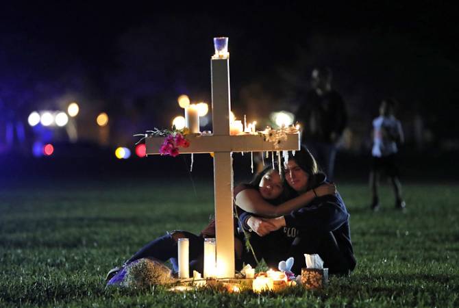 Thousands gather for vigil after Florida school shooting 