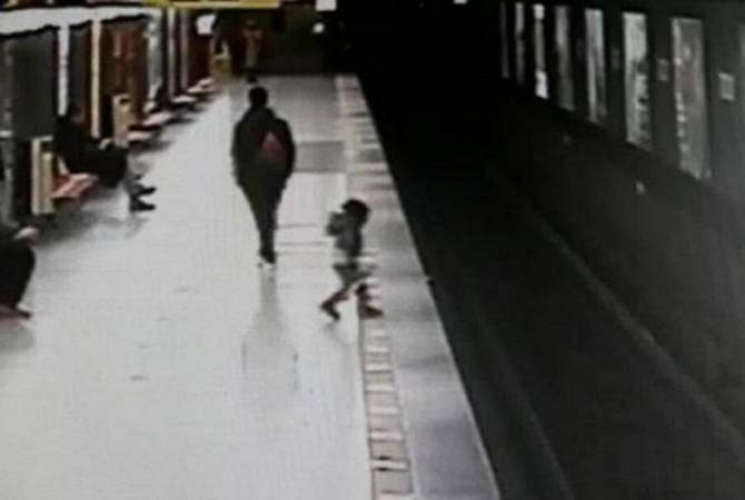 Միլանում ուսանողը թռել Է մետրոյի գծերի վրա՝ փրկելու երեխային
