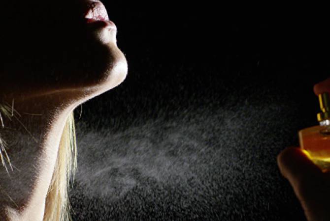 Дезодоранты и духи вредят легким не меньше дыма машин, выяснили ученые