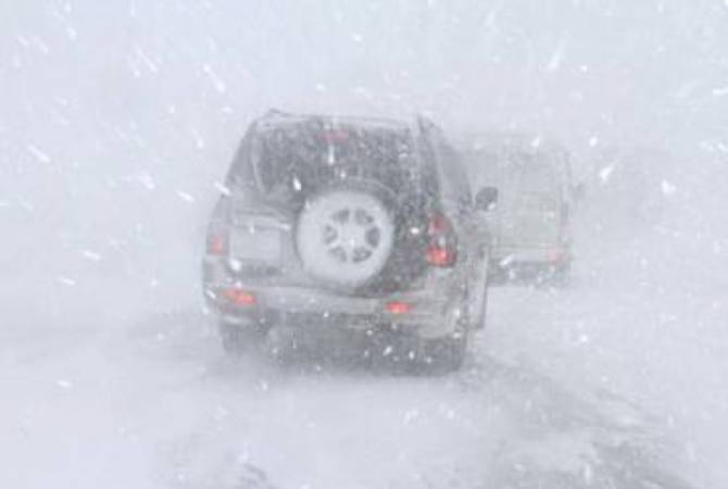 На некоторых дорогах республики снегопад и туман – дорога Степанцминда-Ларс  открыта