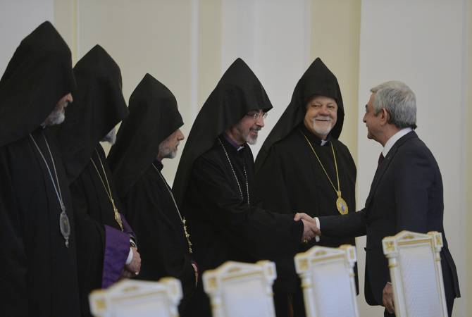 الرئيس سركيسيان يستقبل أعضاء المجلس الروحي الأعلى التابع للكرسي الأم- إتشميادزين المقدس  