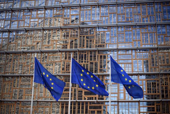 Источник: послы ЕС согласовали продление на полгода санкций против граждан и 
компаний РФ