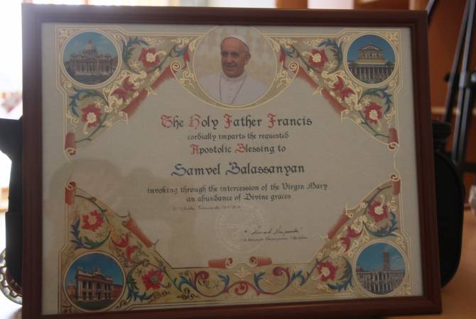 Գյումրու քաղաքապետը ստացել է Հռոմի Սրբազան Քահանայապետի օրհնության գիրը
