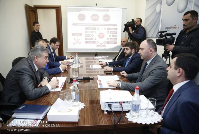 Премьер-министр Армении Карен Карапетян ознакомился с работой фонда «Цифровая 
Армения»