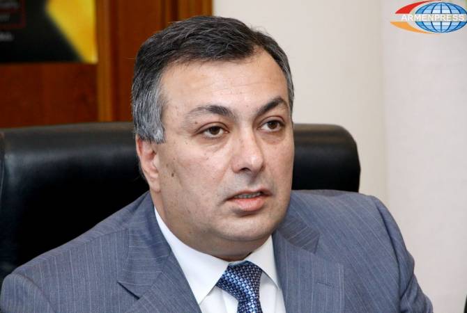 Министр культуры Армен Амирян предлагает руководителям областных библиотек сделать чтение книг модным занятием