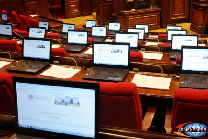 Voting on electing chairman of standing committee on state and legal affairs begins in 
Parliament