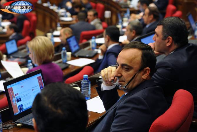 Es justice minister Hrayr Tovmasyan takes oath of office after MPs vote to elect Constitutional 
Court member