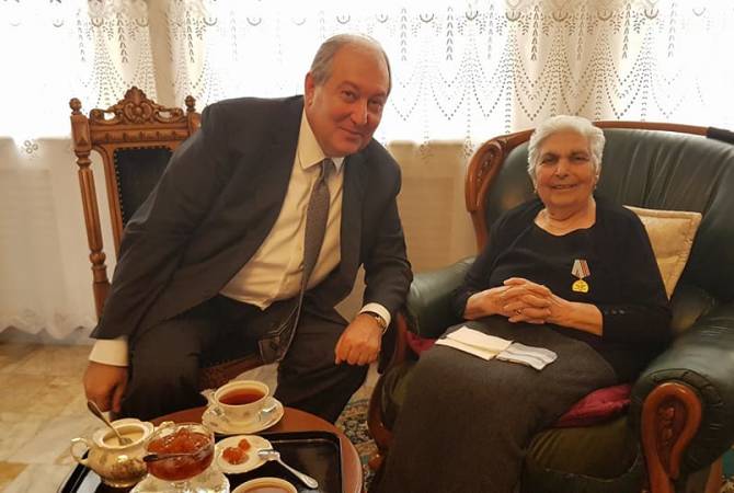 Армен Саргсян посетил дом Национального героя Армении Вазгена Саргсяна