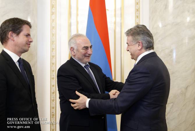 رئيس الوزراء كارن كارابيتيان يستقبل عمدة ليون جورج كيبينكيان والترحيب ببدأ رحلات جوية مباشرة بين 
يريفان وليون