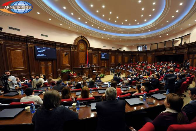 НС принял в первом чтении проект конституционного закона о референдуме