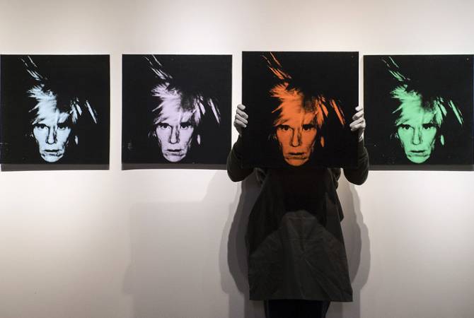 "Шесть автопортретов" Энди Уорхола проданы с аукциона в Лондоне за $31 млн