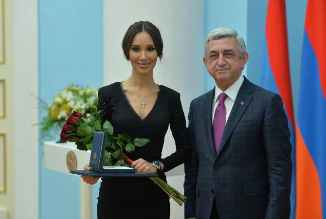 Президент Армении наградил представительниц шоу-бизнеса Назени Ованнисян и Диану 
Григорян
