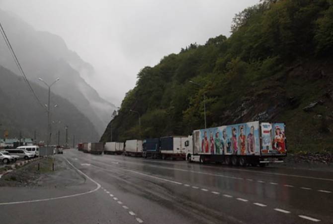 Экспортирующие армянские яблоки грузовики въезжают в РФ: правительство Армении
