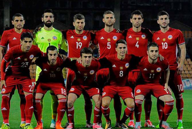 В сборную Армении по футболу приглашены играющие в иностранных клубах 13 
футболистов