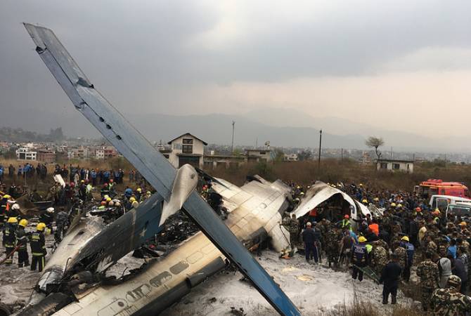Следователи нашли бортовой самописец разбившегося в Непале самолета