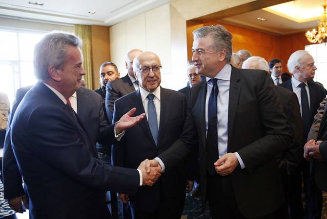 رئيس الوزراء كارن كارابيتيان يلتقي مع رئيس البنك المركزي اللبناني رياض سلامة على هامش الزيارة 
الرسمية إلى لبنان 