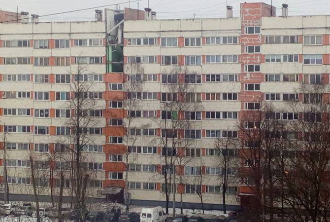 В Петербурге после взрыва газа в жилом доме произошел пожар
