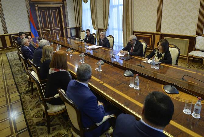 Президент Серж Саргсян встретился с первым составом Высшего судебного совета
