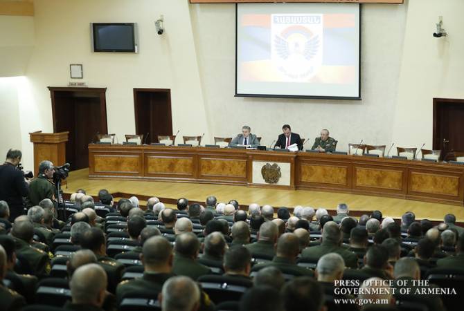 PM Karapetyan meets with participants of meeting of leadership staff of Armenian Armed Forces