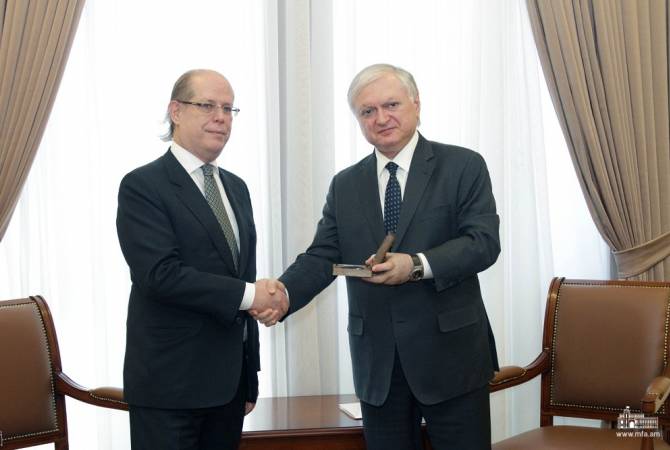 Министр иностранных дел Армении принял посла Италии по случаю завершения его 
миссии