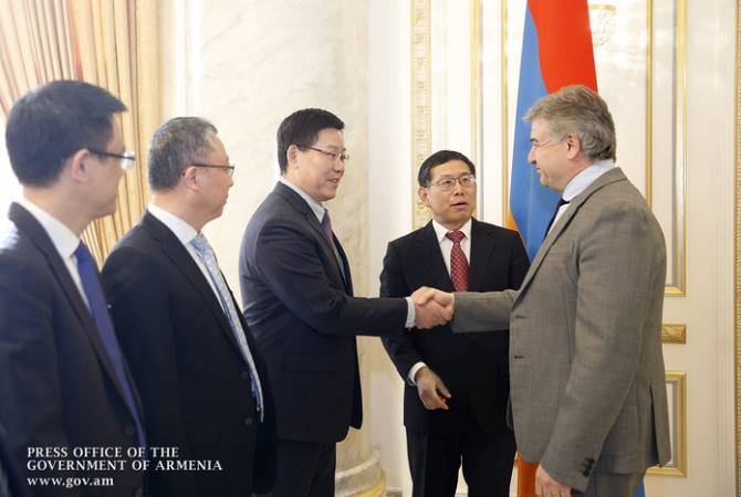 Премьер-министр Армении принял посла Китая и вице-президента компании Powerchina 
International Group Limited