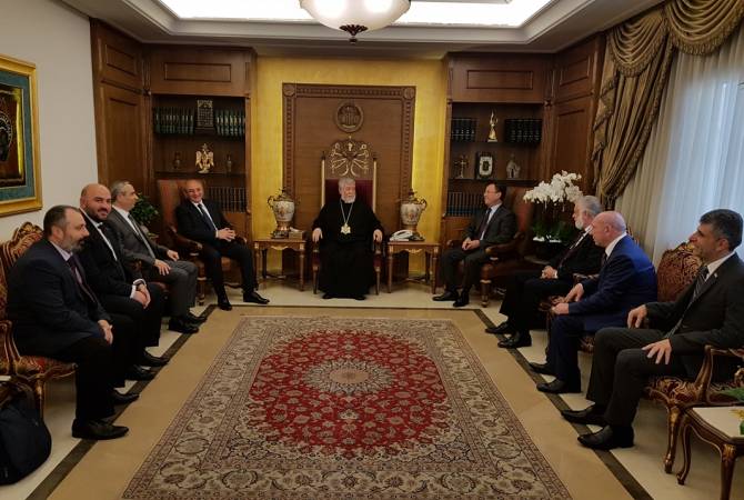 رئيس آرتساخ ب.ساهاكيان يلتقي مع قداسة كاثوليكوس الأرمن لبيت كيليكيا الكبير آرام الأول ببيروت