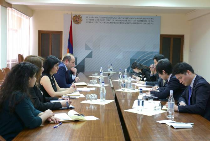 Armenian minister holds meeting with new Ambassador of South Korea