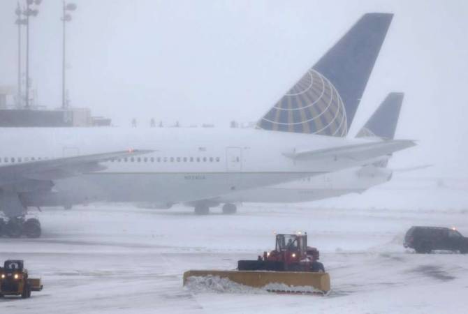 Авиакомпании отменили тысячи рейсов в США в ожидании снежного урагана