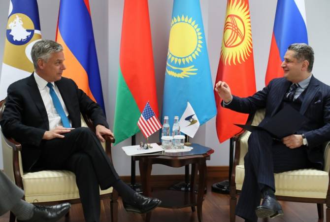 EEC Board Chairman Tigran Sargsyan, U.S. Ambassador to Russia discuss establishment of 
relations 