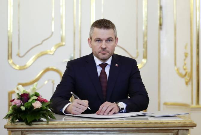 Президент Словакии назначил премьером республики социал-демократа Петера 
Пеллегрини