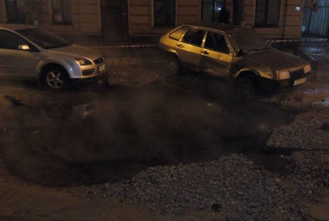В Петербурге фонтан горячей воды выбил стекла в нескольких зданиях