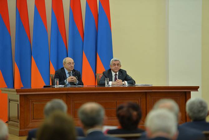 Президент Армении встретился с представителями Общественного совета
