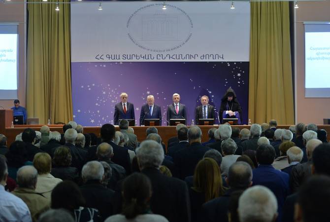 الرئيس سيرج سركيسيان يحضر افتتاج مؤتمر الجمعية العامة السنوية للأكاديمية الوطنية للعلوم بأرمينيا-
التشديد على الدور الكبير للعلماء الأرمن-