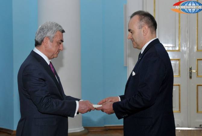 Newly appointed Ambassador of Italy delivers credentials to President Sargsyan