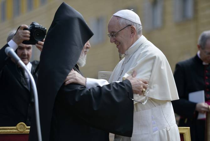 لقاء خاص وأخوي بين كاثوليكوس عموم الأرمن كاريكين الثاني والبابا فرانسيس في الفاتيكان
