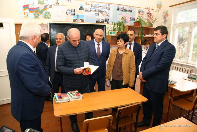 Президент Республики Арцах посетил в Шуши и Степанакерте ряд административных и 
учебных заведений