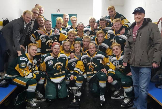 14 killed as junior hockey team's bus and lorry collide in Canada