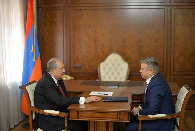 Карен Карапетян представил президенту Армении заявление об отставке правительства 
Армении