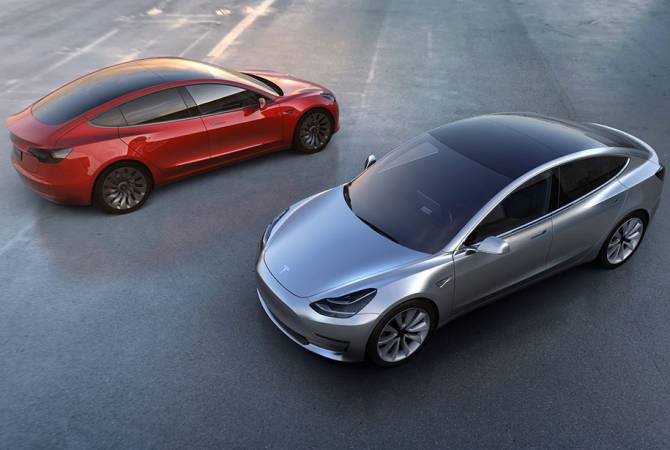 Маск назвал сроки появления полноприводной Tesla Model 3