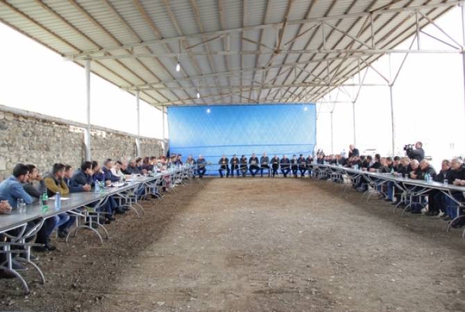 Президент Арцаха  Бако Саакян встретился в Араксаване с группой молодых аграриев