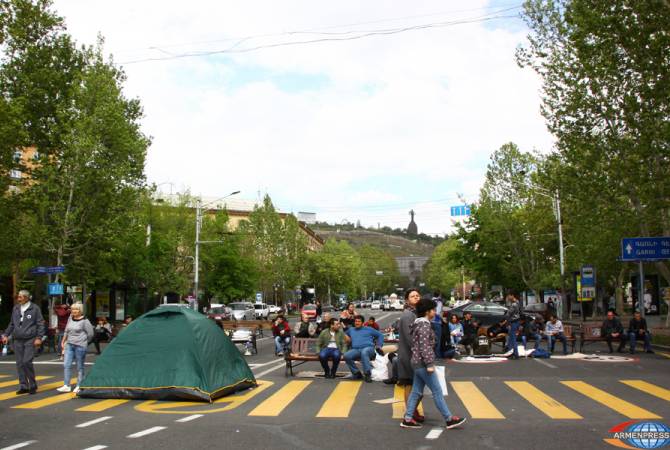 Yerevan Municipality urges rally participants to refrain from steps on arbitrarily moving and 
damaging city property