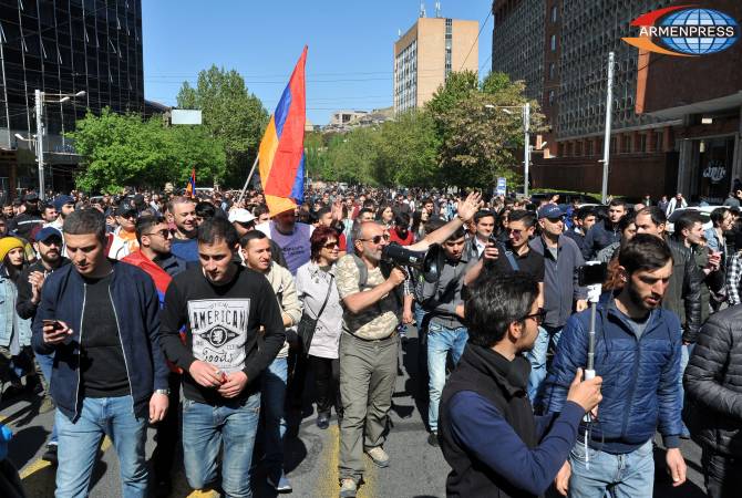 Полиция Армении призвала Никола Пашиняна прекратить блокировку дорог
