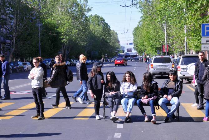 Traffic restored in Yerevan as Baghramyan and France Square remain closed 