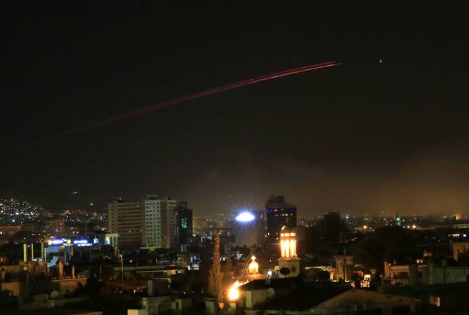 СМИ: ПВО Сирии отразила ракетные удары по аэродромам Шайрат и Думейр