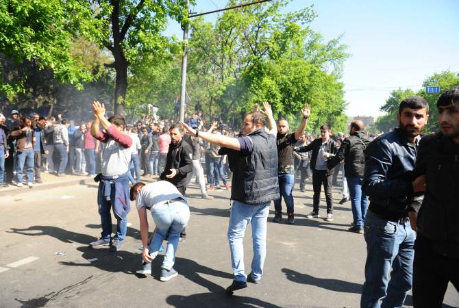 Yerevan cops, protesters briefly scuffle 