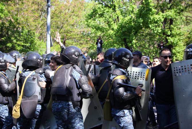 Yerevan cops detain several protesters 