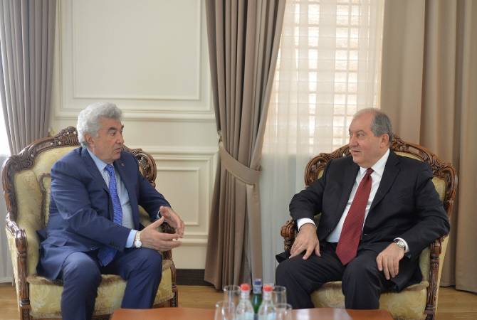 Президент Армении Армен Саркисян встретился с председателем Высшего судебного 
совета Гагиком Арутюняном
