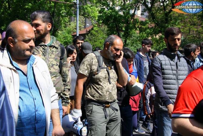 Участники шествия – у мэрии Еревана: есть подвергнутые приводу с проспекта Маштоца